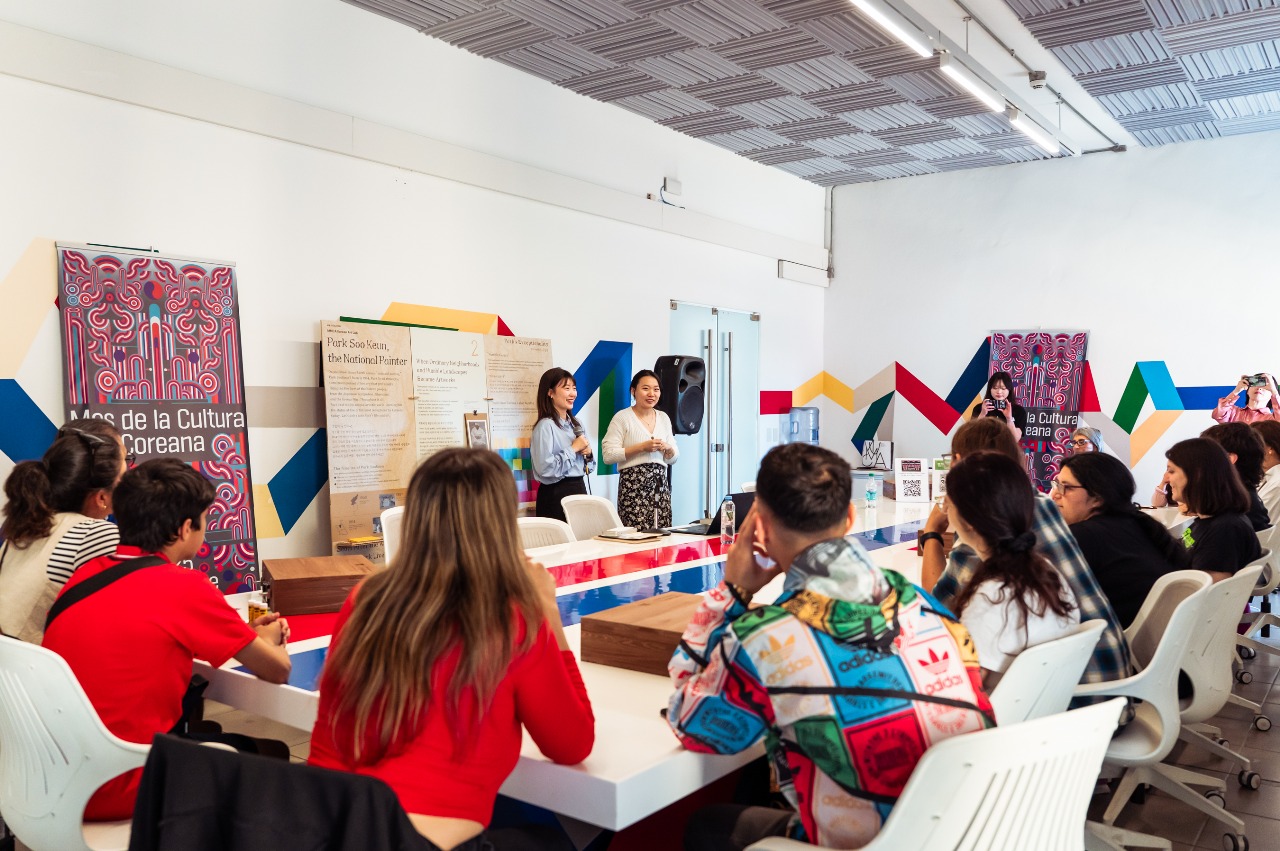 강연듣는 사람들