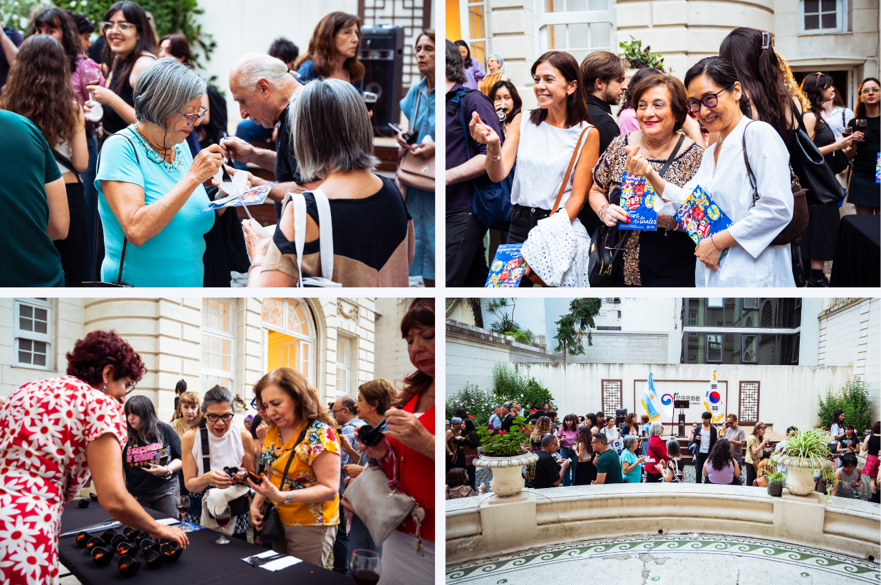 다과를 즐기고있는 사람들