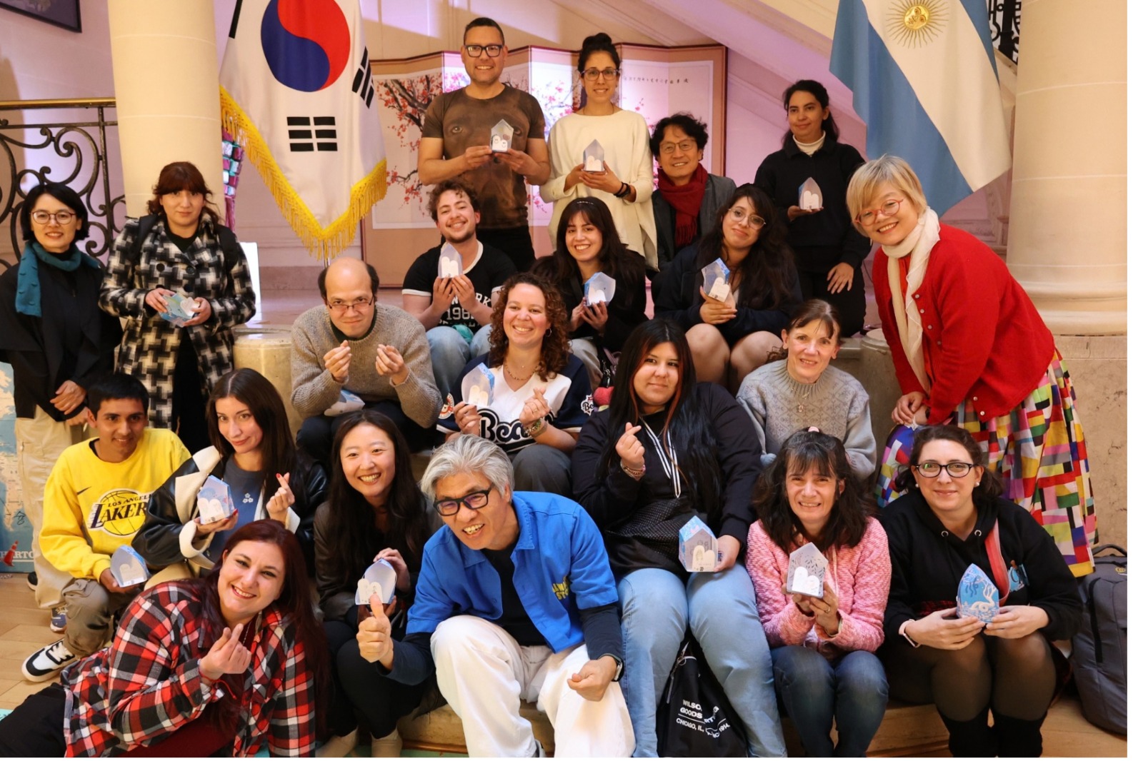 단체사진을 찍는 사람들