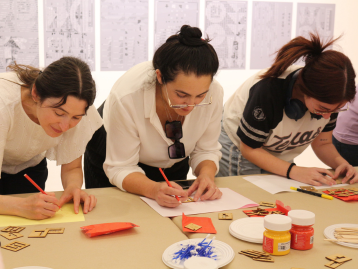 Corea Más Cerca | Curiosidad y juego en el taller participativo sobre la geometría del hangeul