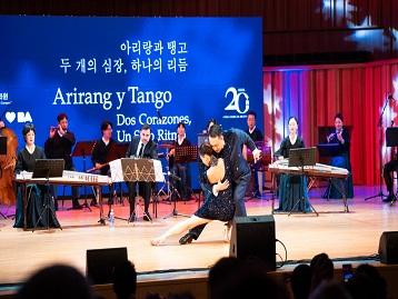 El Centro Cultural Coreano en Argentina presentó el concierto "Arirang y Tango: Dos corazones, solo un ritmo" para celebrar su 20.º aniversario.